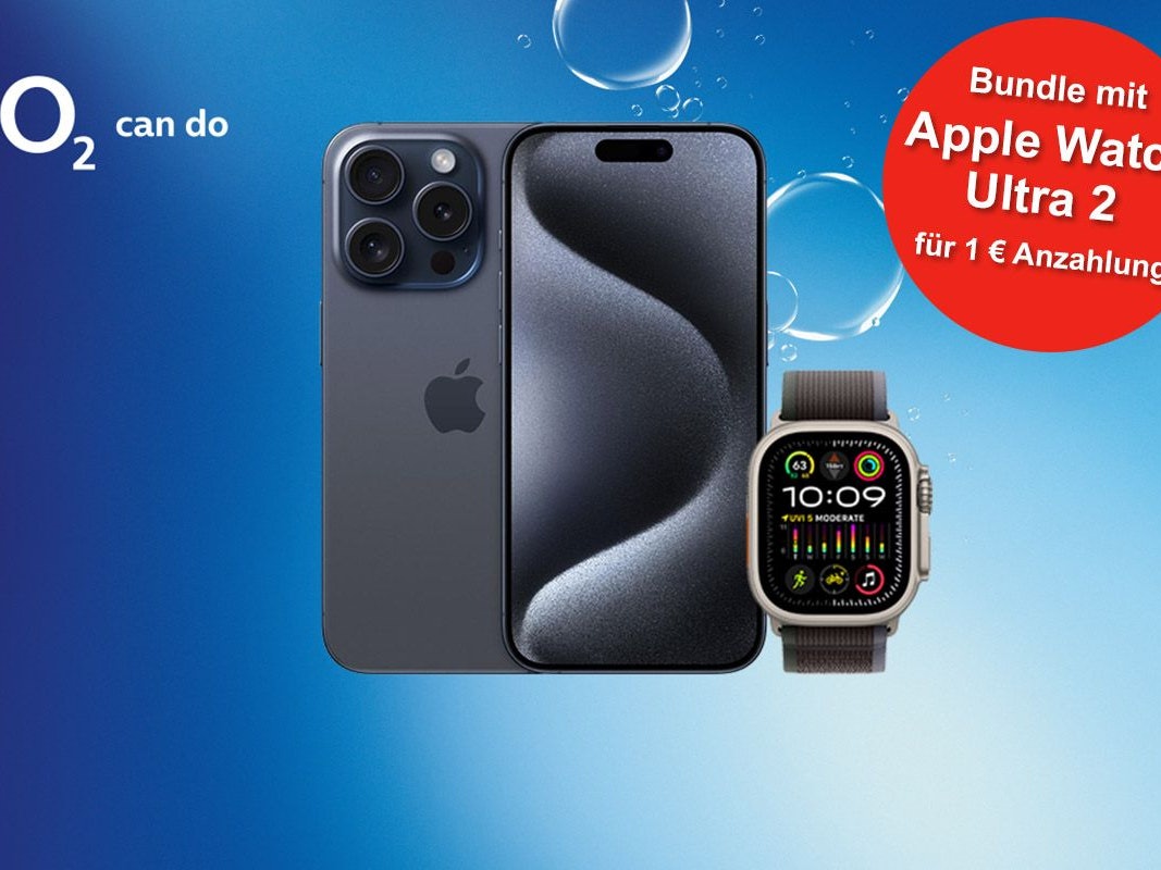 Das Smartphones Apple iPhone 15 Pro Max mit Apple Watch Ultra 2 vor blauem Hintergrund mit Luftblasen im Wasser und o2 Logo.