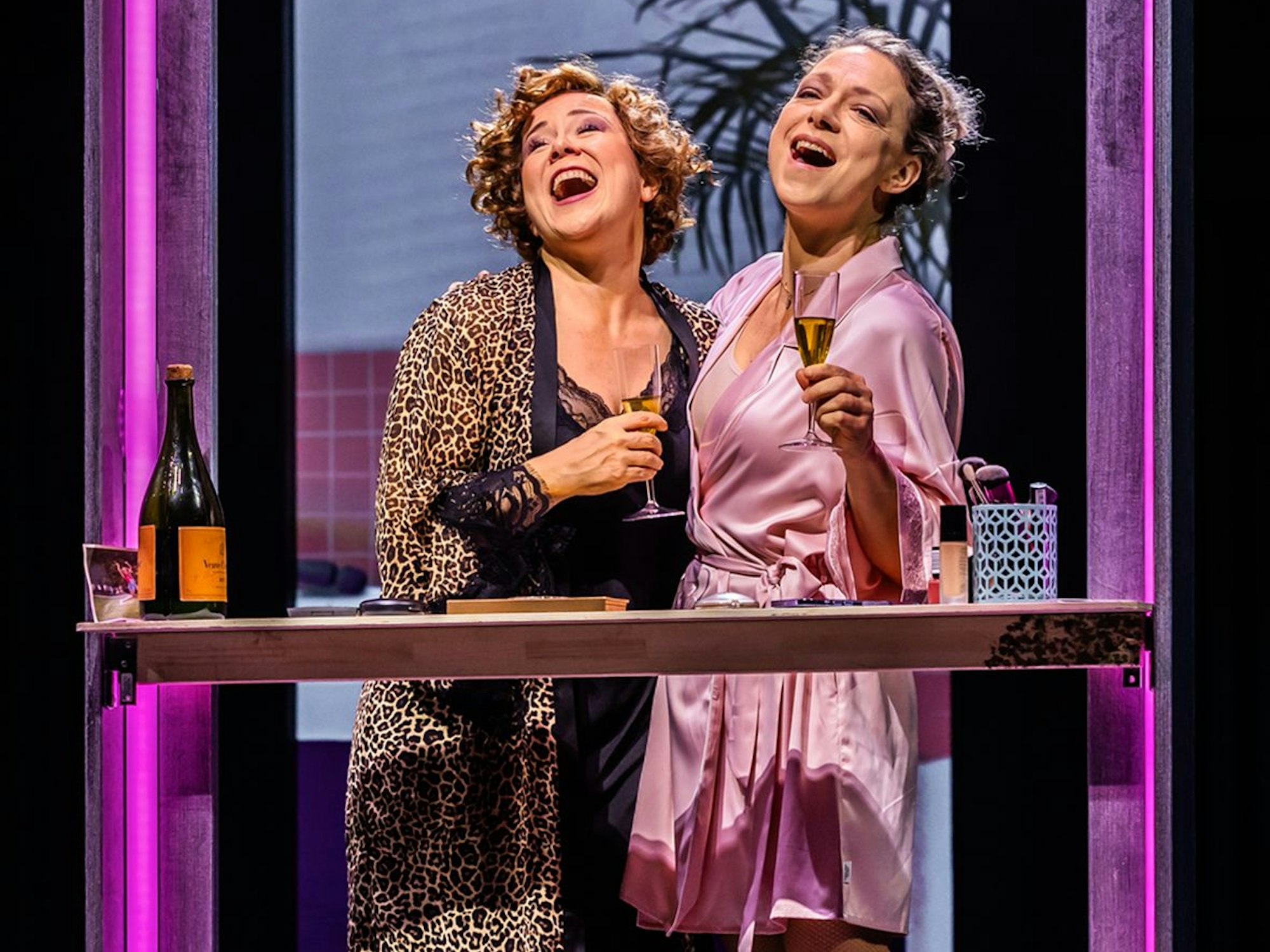 Beate und Petra im Musical Abenteuerland.