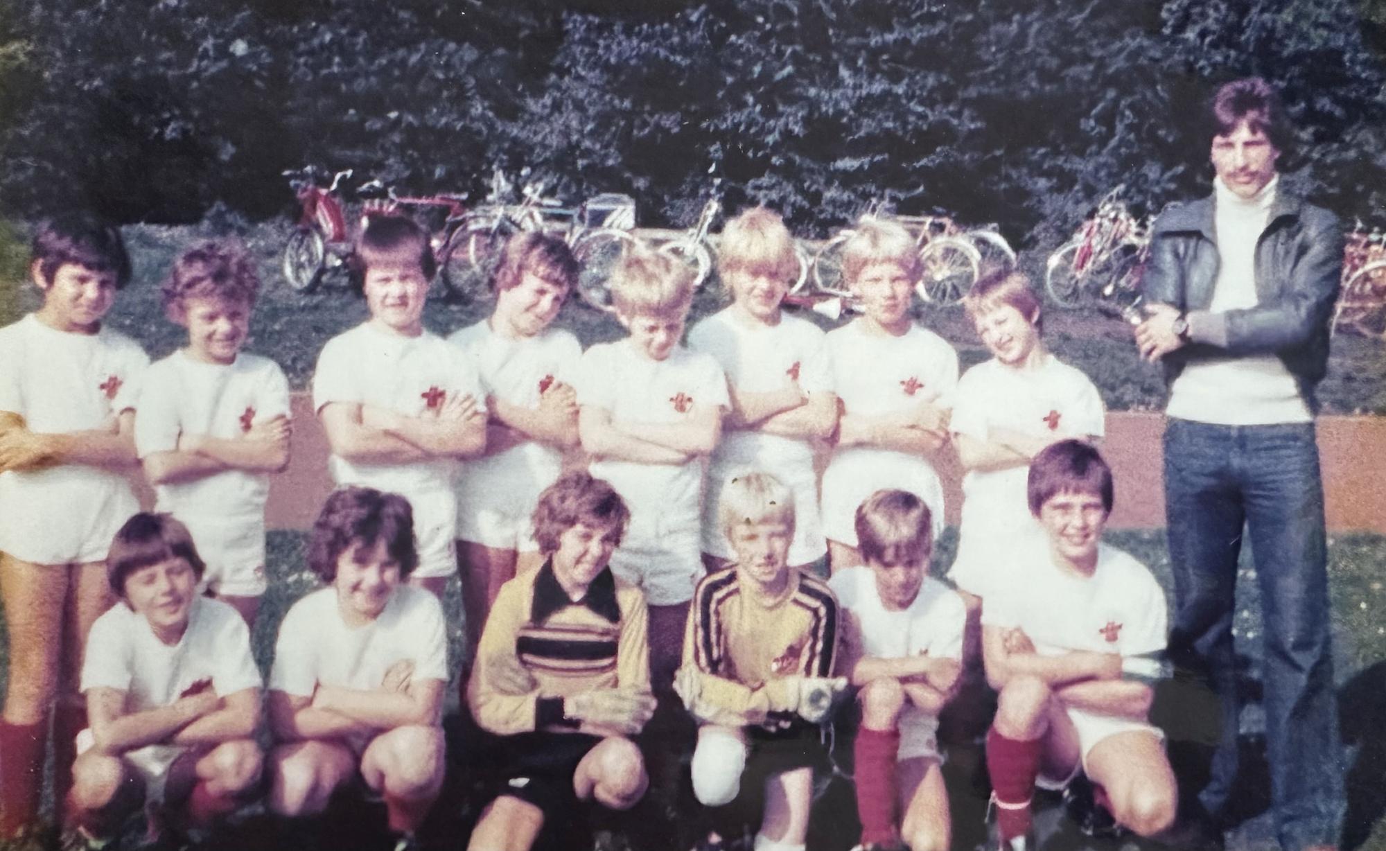 Ein Mannschaftsfoto einer Jugendmannschaft.