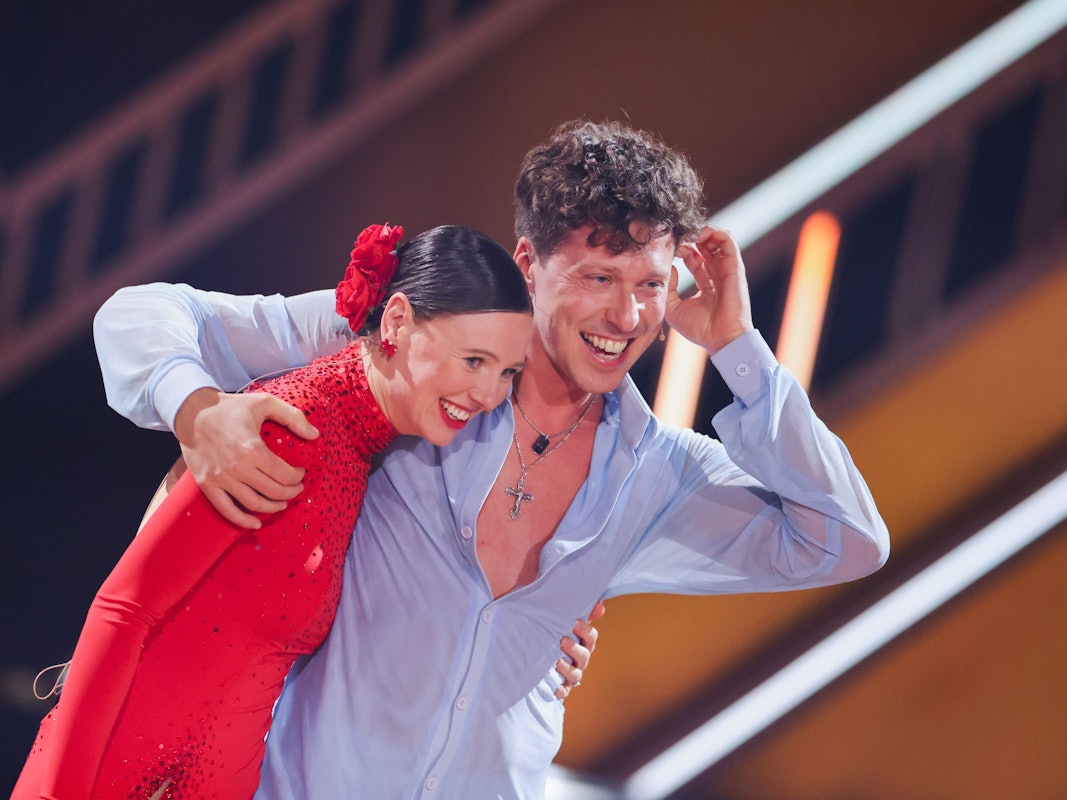 Ann-Kathrin Bendixen, Influencerin, und Valentin Lusin, Profitänzer, stehen in der Kennenlernshow der RTL-Tanzshow „Let's Dance“ zum Auftakt der neuen Staffel auf dem Parkett im Coloneum.