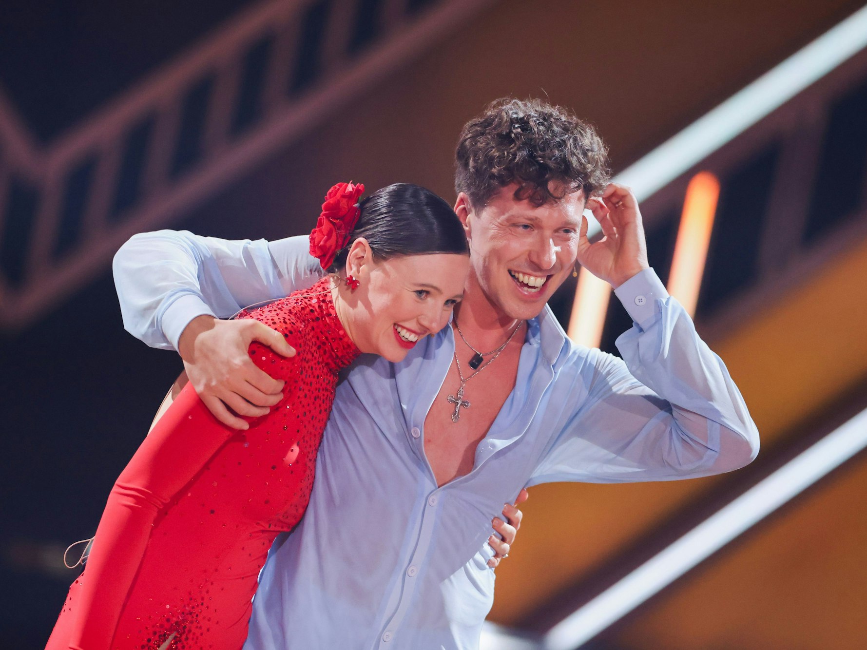 Ann-Kathrin Bendixen, Influencerin, und Valentin Lusin, Profitänzer, stehen in der Kennenlernshow der RTL-Tanzshow „Let's Dance“ zum Auftakt der neuen Staffel auf dem Parkett im Coloneum.