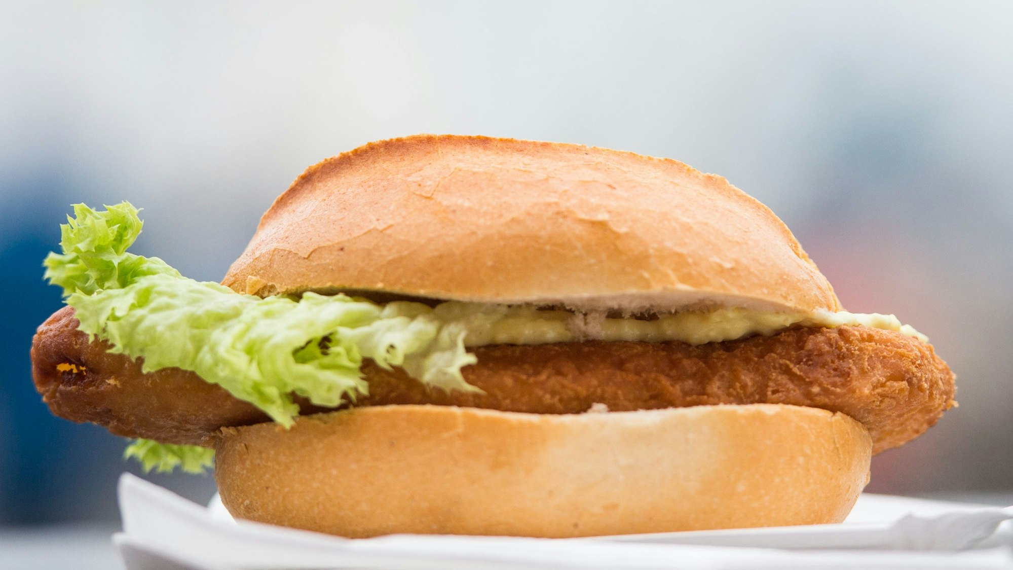 Ein Brötchen mit Backfisch wurde für einen Gast zu Enttäuschung (Symbolfoto).