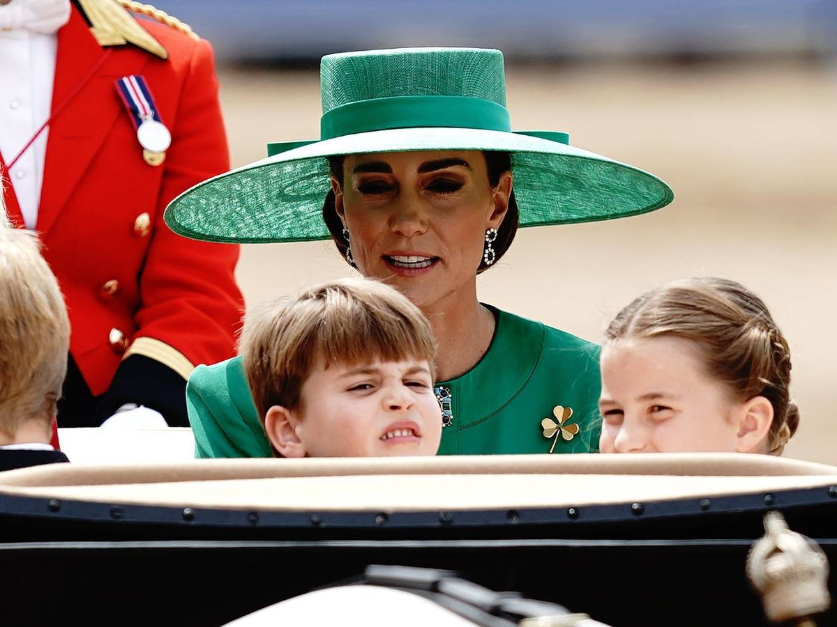 Über Kates Gesundheitszustand gibt es in England die verrücktesten Spekulationen. Hier sieht man sie mit ihren Kindern Louis und Charlotte im Juni 2023 bei der Geburtstagsparade für König Charles.