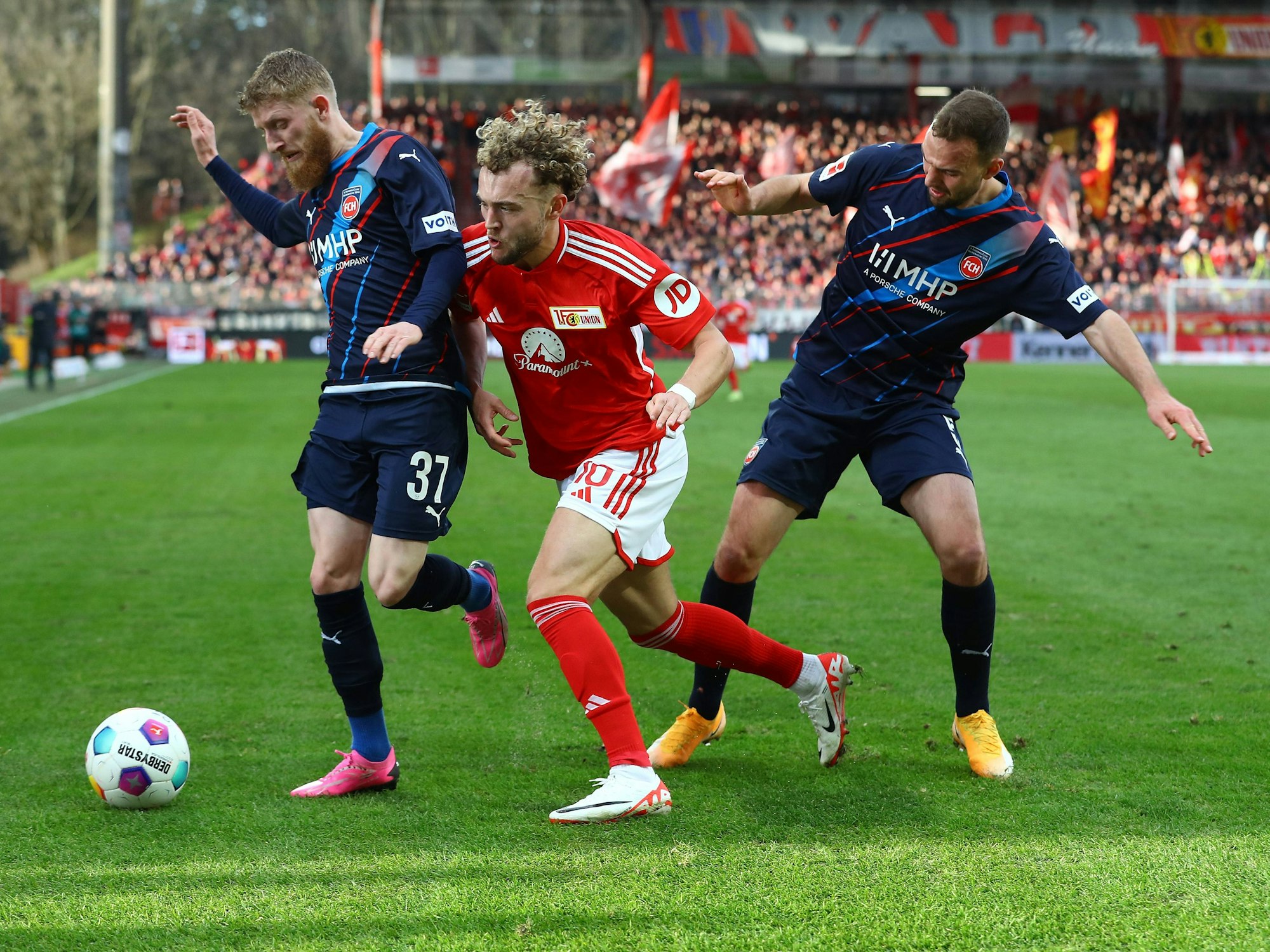 Jan-Niklas Beste im Duell mit Benedict Hollerbach.