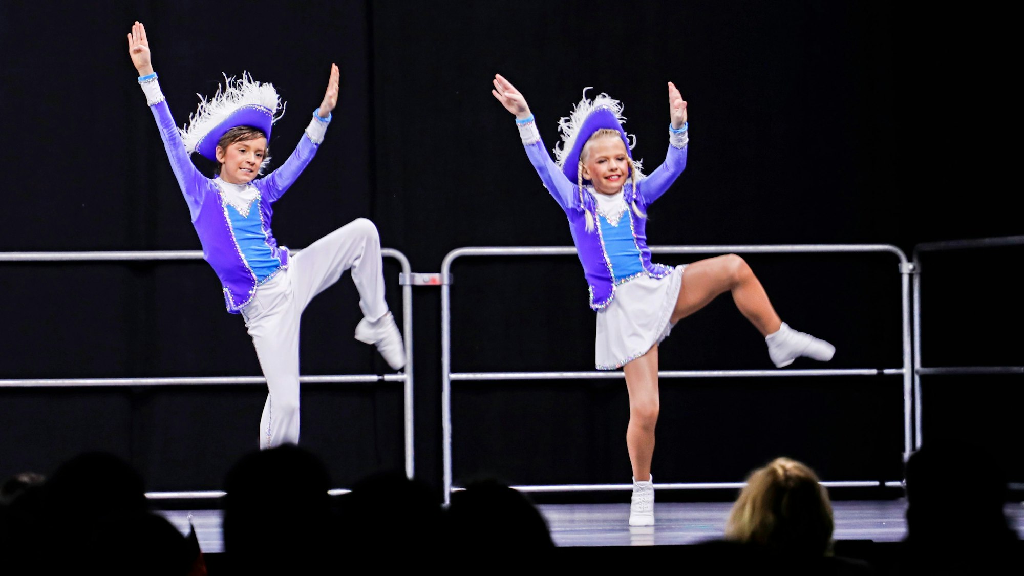 Lotte Wesselmann und Raphael Löwenberg von der KG Rote Funken Harsewinkel.