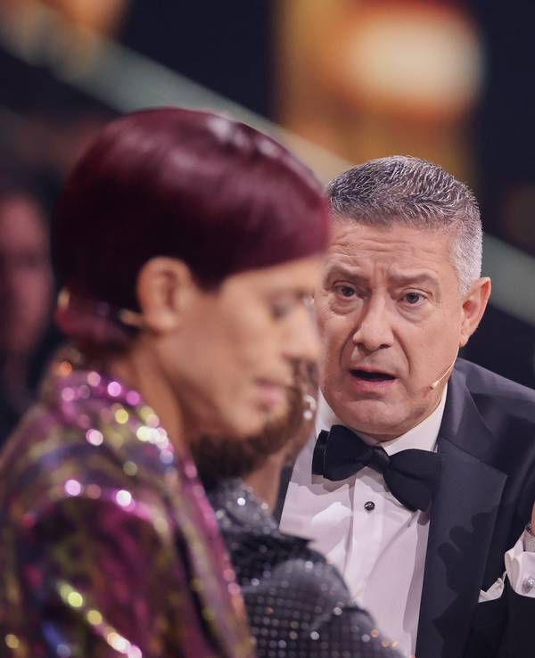 Joachim Llambi (rechts), sitzt in der RTL-Tanzshow „Let's Dance“ zum Auftakt der neuen Staffel im Coloneum, hier im Februar 2024 mit seinem Jury-Kollegen und -Kollegin in Köln.