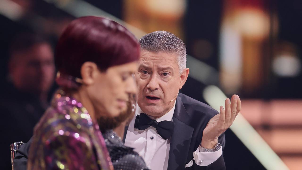 Joachim Llambi (rechts), sitzt in der RTL-Tanzshow „Let's Dance“ zum Auftakt der neuen Staffel im Coloneum, hier im Februar 2024 mit seinem Jury-Kollegen und -Kollegin in Köln.