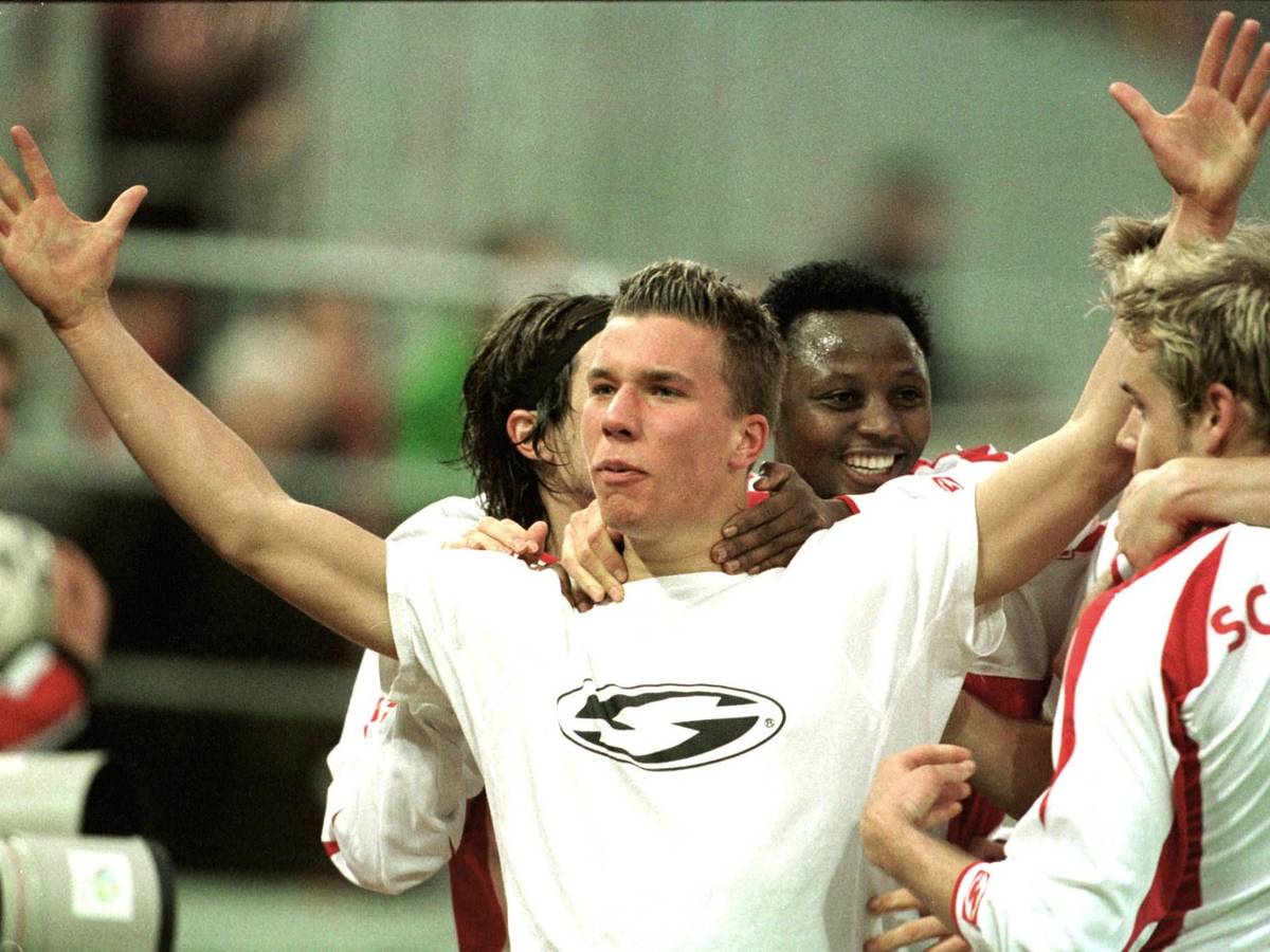 Lukas Podolski bejubelt sein Tor für Köln im Derby gegen Mönchengladbach.