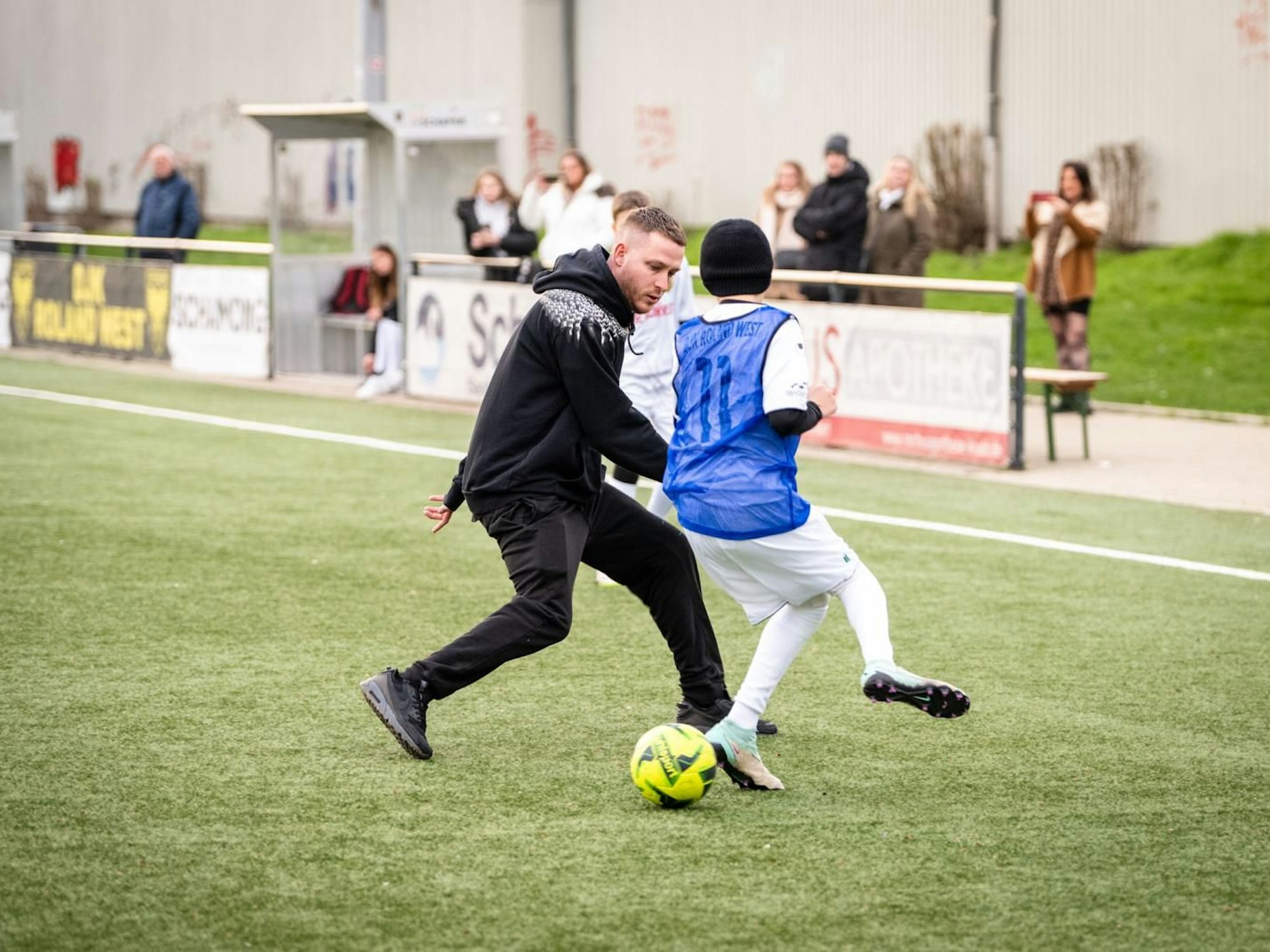 Mo-Torres am 28. Februar 2024 im Training der D-Jugend seines Heimatklubs DJK Roland West.