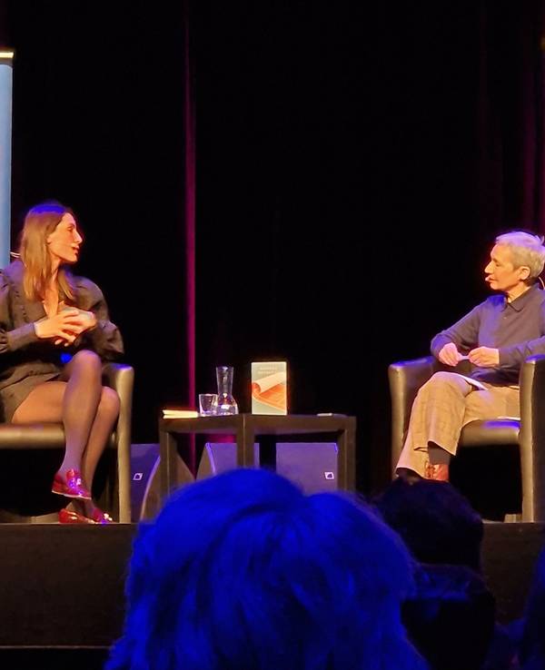 Andrea Petkovic auf der Bühne bei der Lit.Cologne.