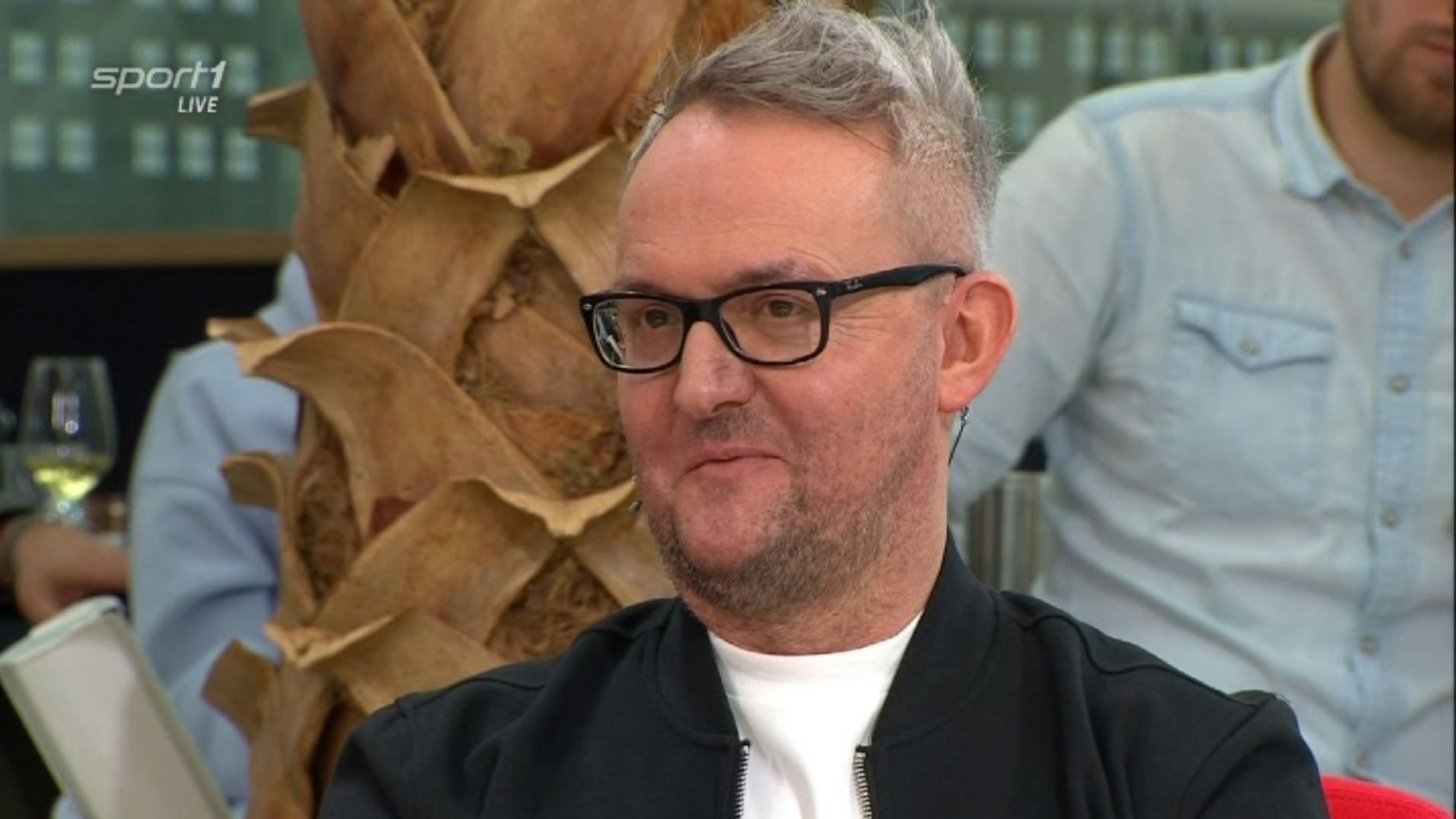 Alexander Wehrle sitzt am Sonntag (10. März 2024) im Doppelpass bei Sport1