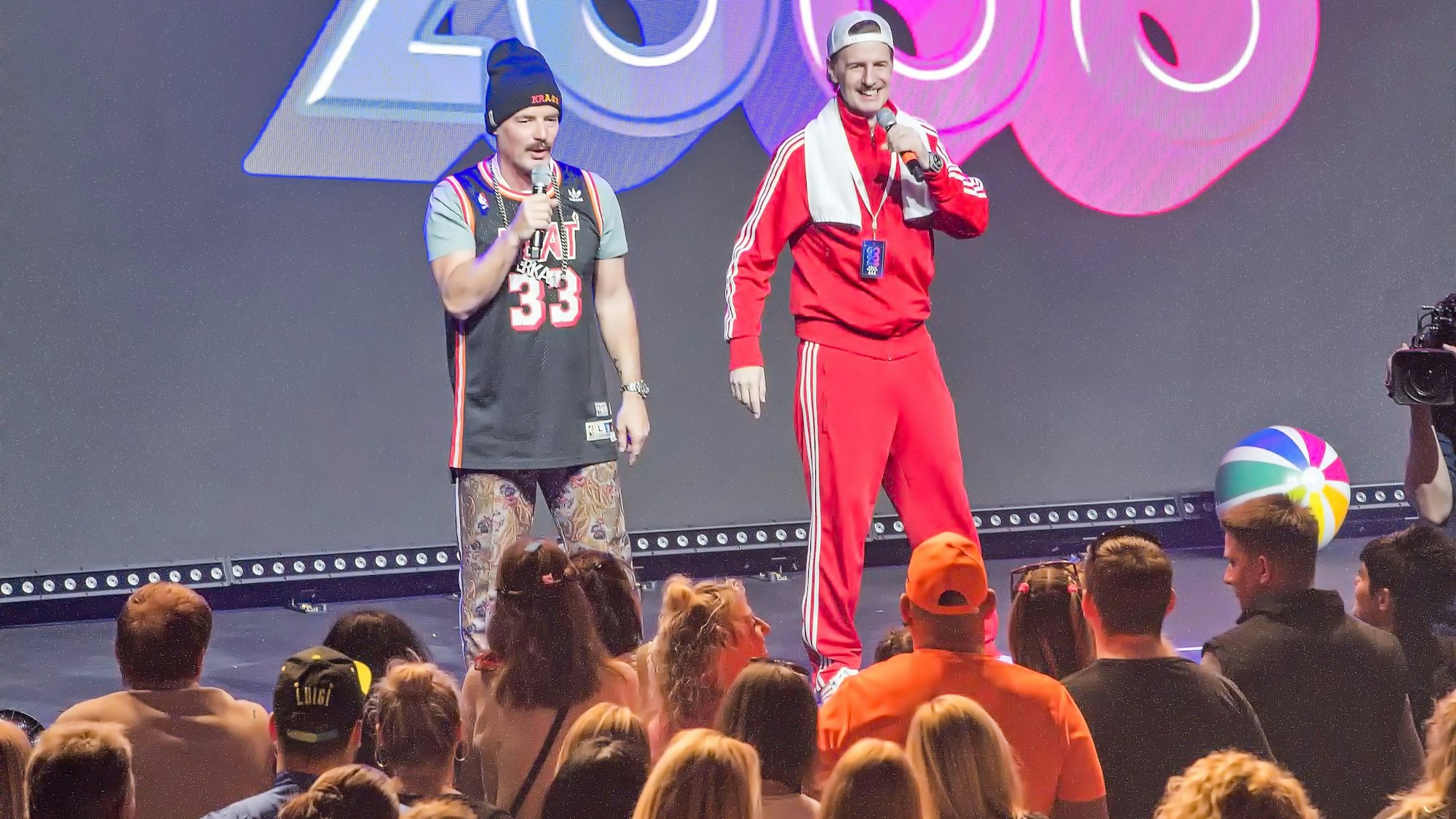 Erkan und Stefan auf der Bühne.