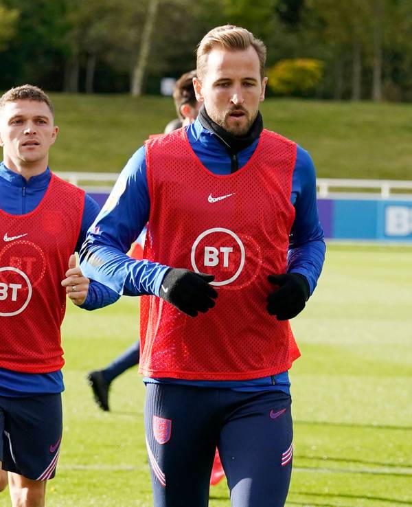 Kieran Trippier beim Training der englischen Nationalmannschaft, rechts neben ihm Harry Kane.