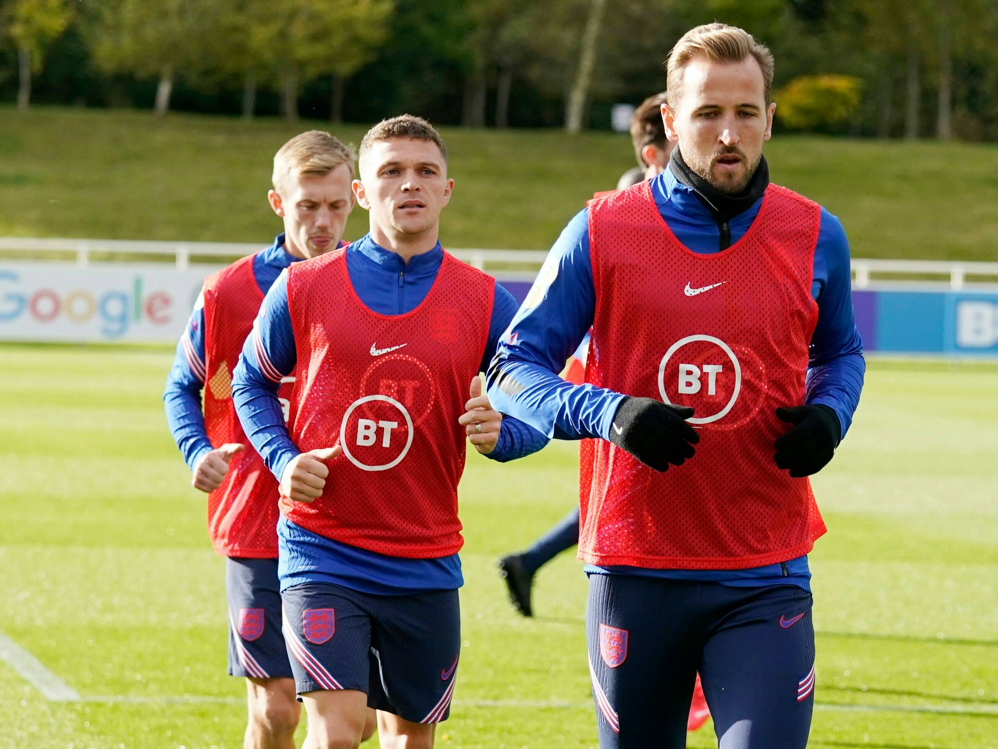Kieran Trippier beim Training der englischen Nationalmannschaft, rechts neben ihm Harry Kane.
