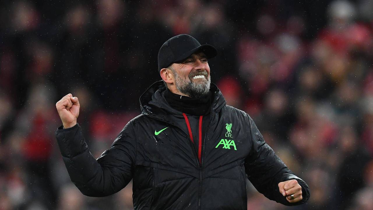 Jürgen Klopp ballt die Faust zum Jubeln.