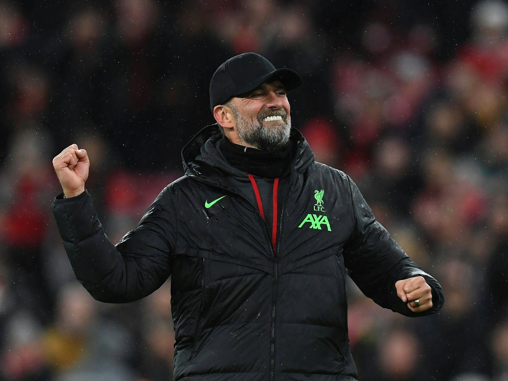 Jürgen Klopp ballt die Faust zum Jubeln.