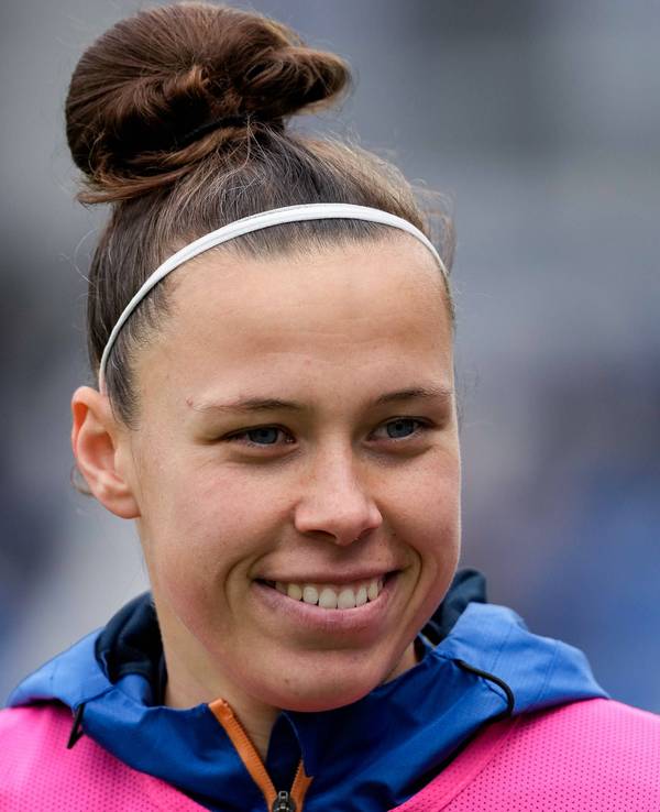 Nicole Billa lächelt