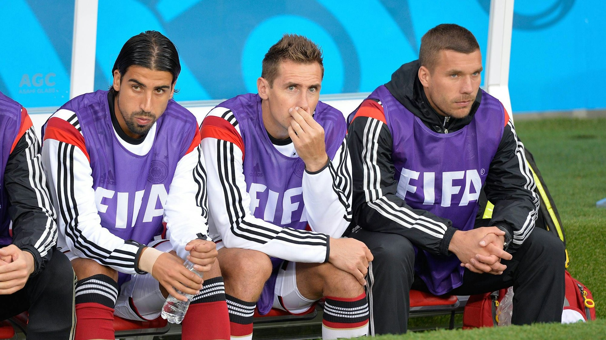 Sami Khedira, Miroslav Klose und Lukas Podolski sitzen beim DFB auf der Ersatzbank.