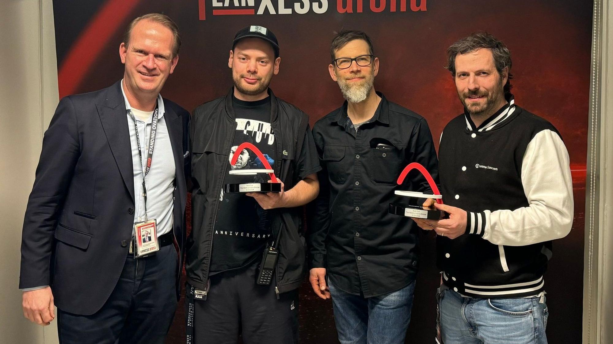 Stefan Löcher mit Johannes Stephan, Tobias Grimm und David Keller (v.l.) von Semmel-Concerts.