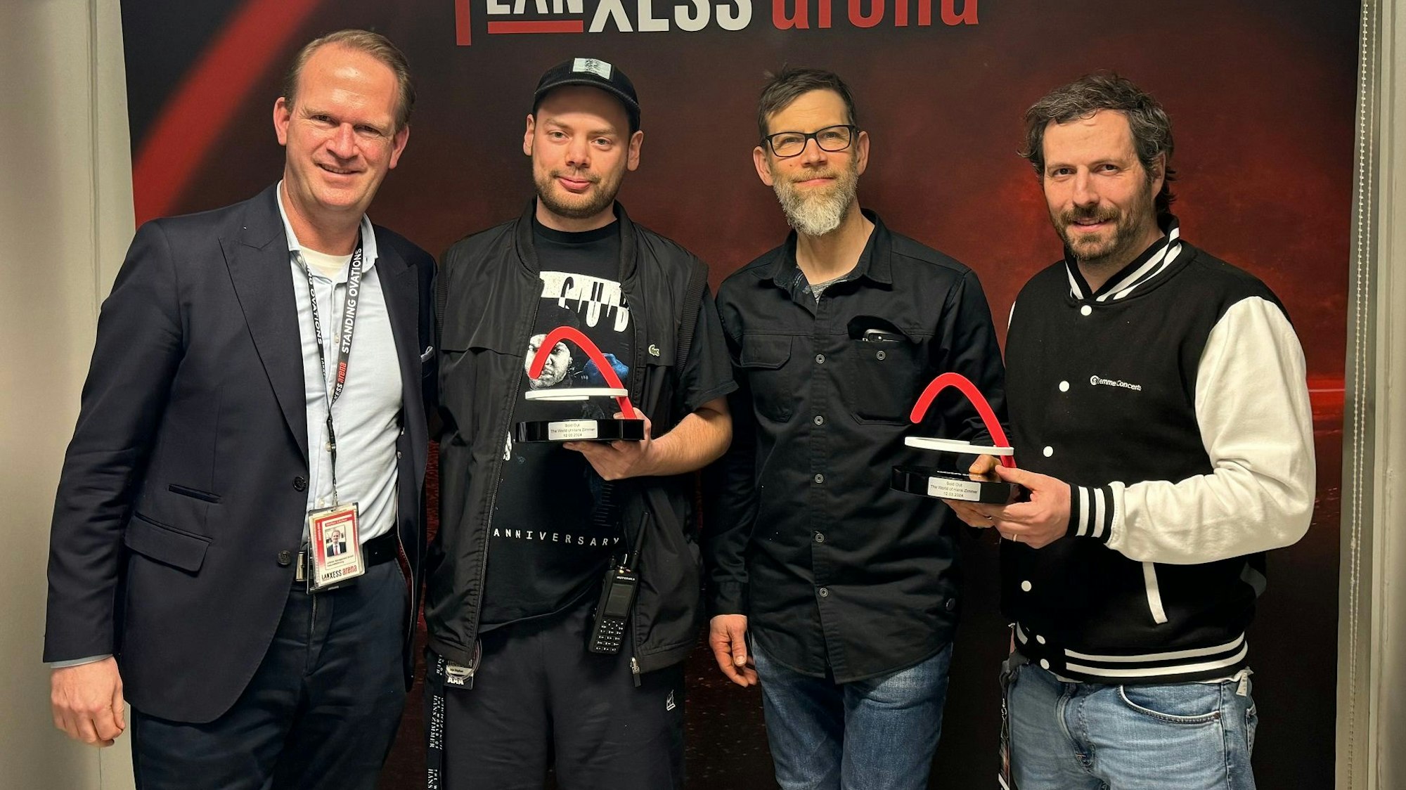 Stefan Löcher mit Johannes Stephan, Tobias Grimm und David Keller (v.l.) von Semmel-Concerts.