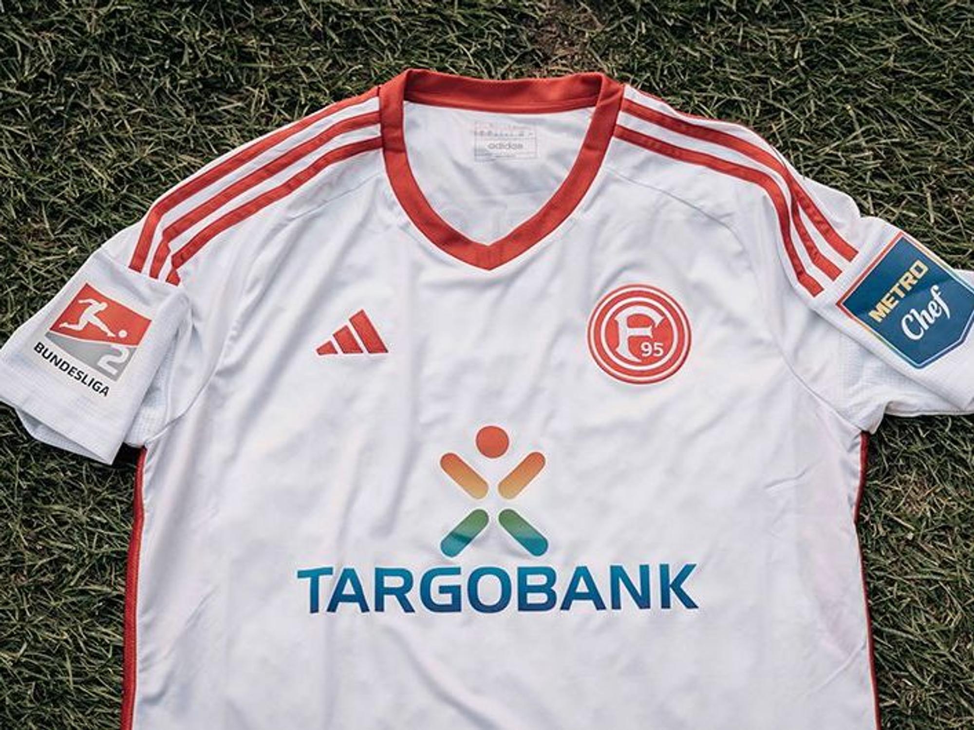 Das Sonder-Trikot von Fortuna Düsseldorf für das Auswärtsspiel in der 2. Bundesliga am 15. März 2024 beim VfL Osnabrück.