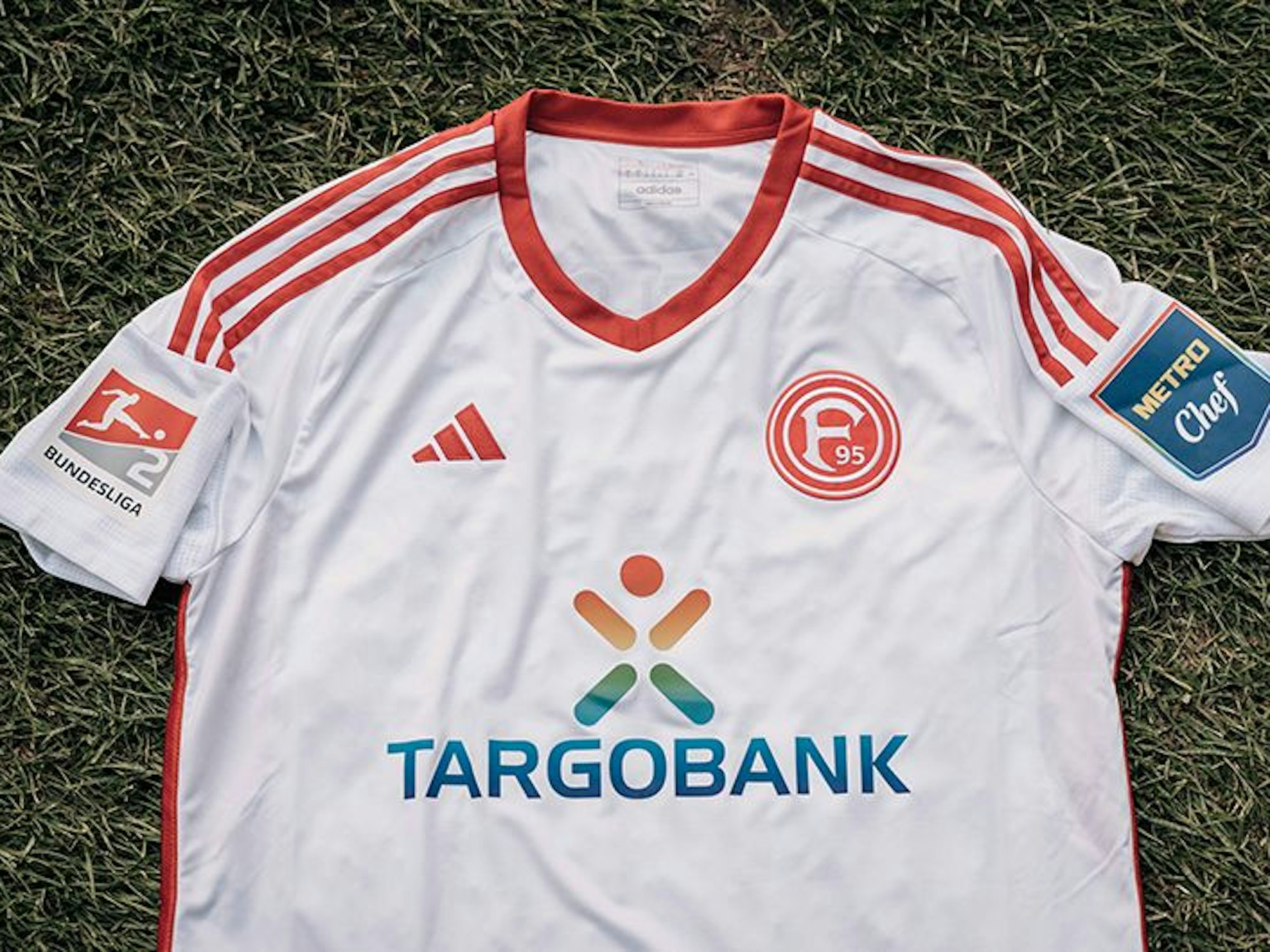 Das Sonder-Trikot von Fortuna Düsseldorf für das Auswärtsspiel in der 2. Bundesliga am 15. März 2024 beim VfL Osnabrück.