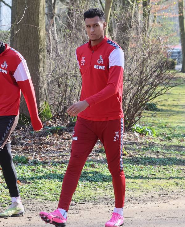 Davie Selke und Dominique Heintz gehen zum Training.