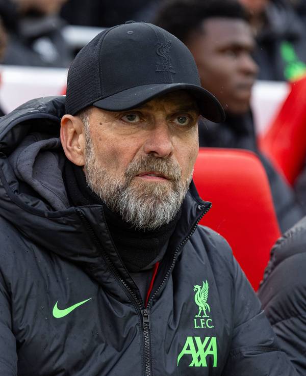 Jürgen Klopp auf der Trainerbank beim Spiel gegen Manchester City.