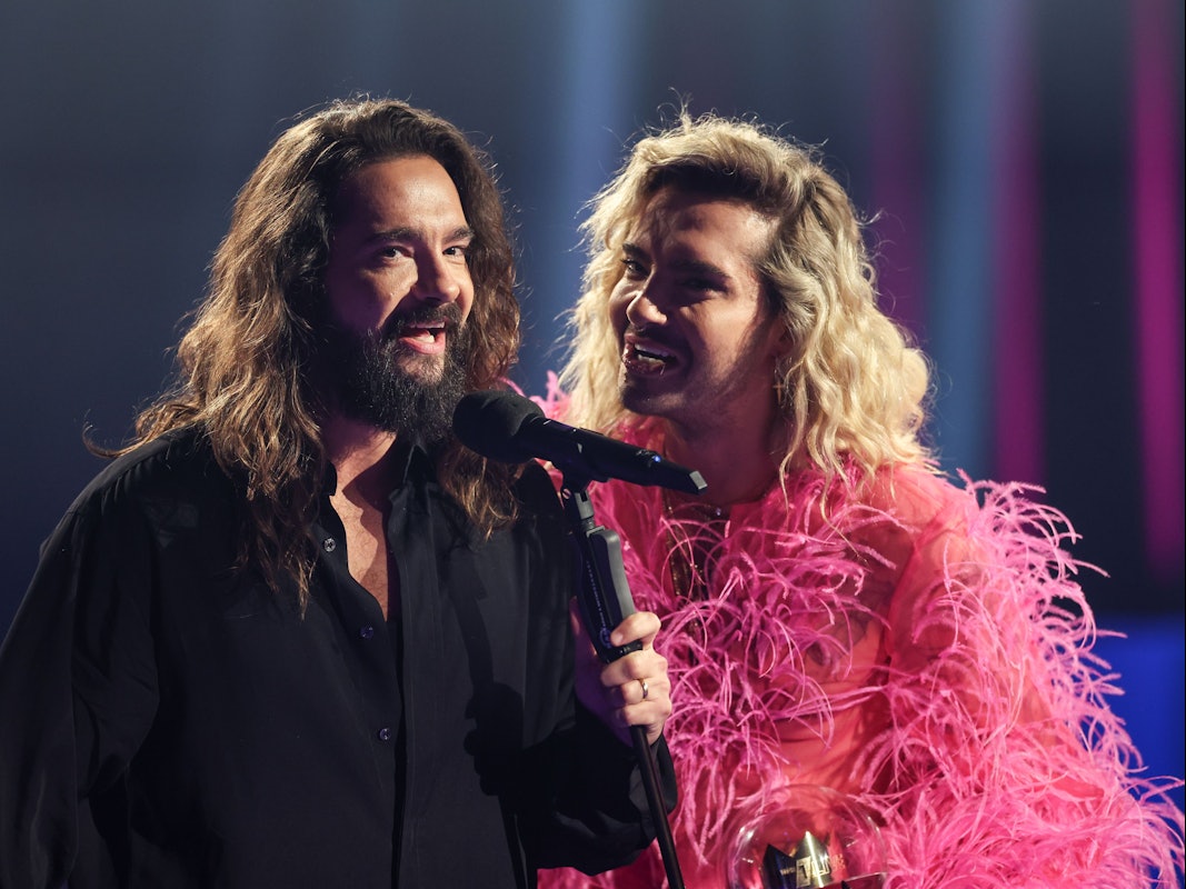 Erst Podcast, jetzt Netflix-Serie: Tom (l.) und Bill Kaulitz sind bald auf der Streaming-Plattform zu sehen. Das Foto zeigt sie im November bei der „1Live Krone“.