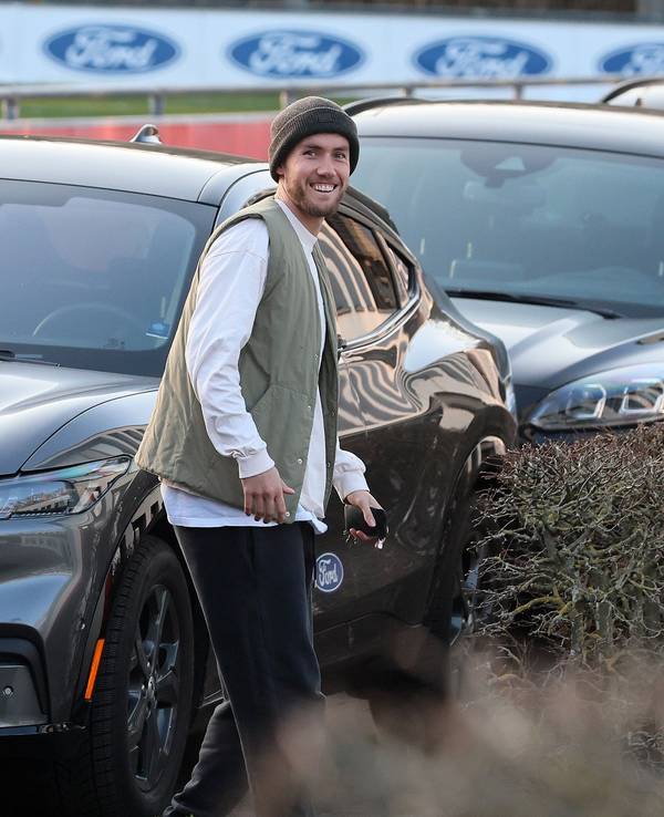 Luca Waldschmidt steigt am Geißbockheim in sein Auto ein.