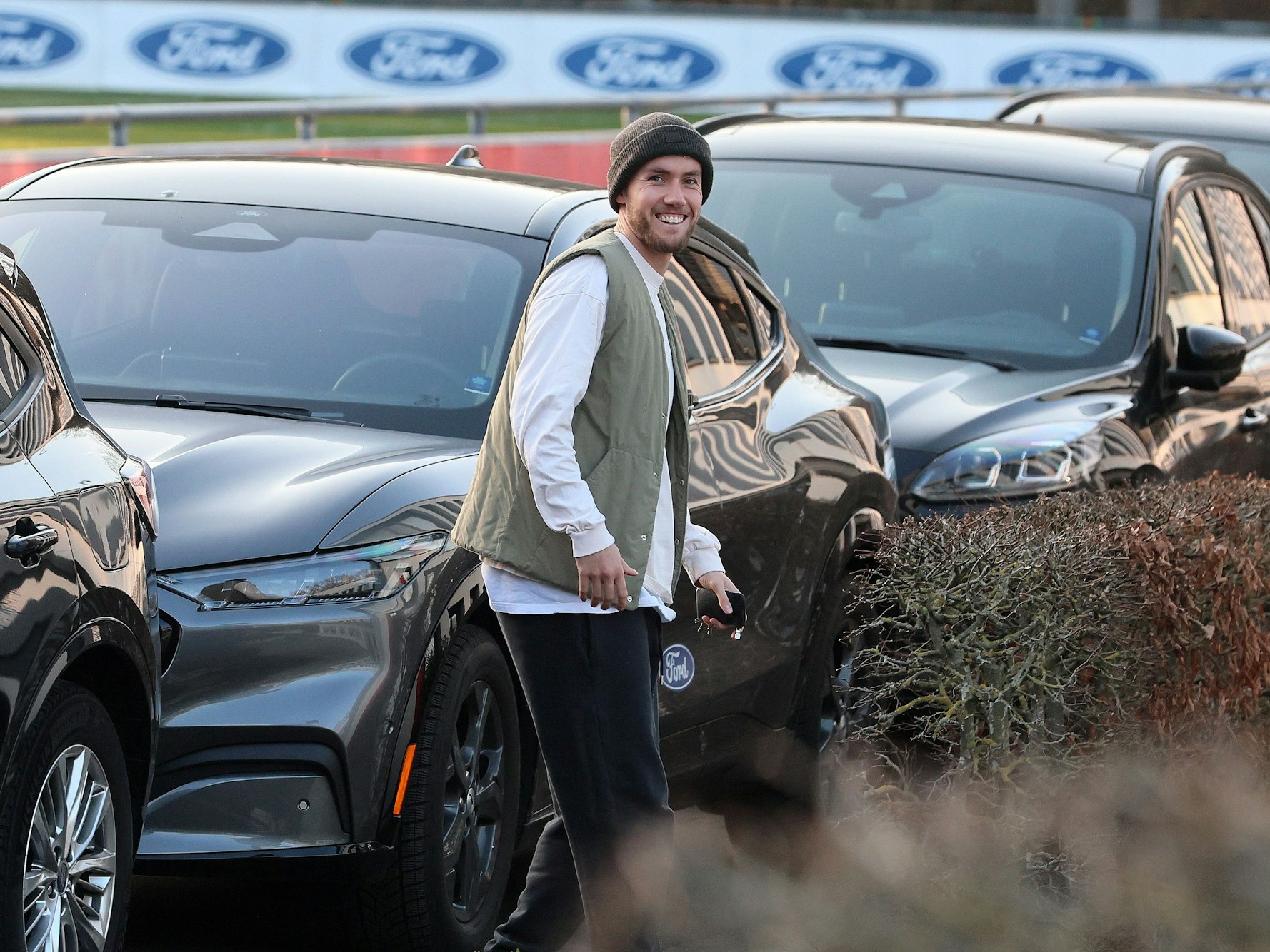 Luca Waldschmidt steigt am Geißbockheim in sein Auto ein.
