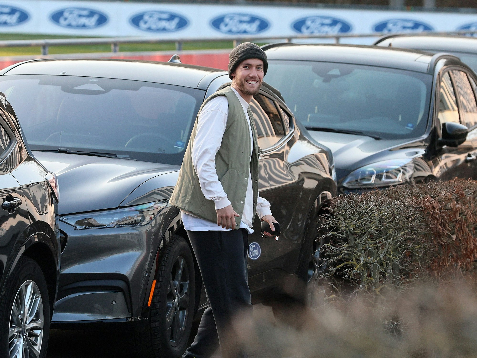 Luca Waldschmidt steigt am Geißbockheim in sein Auto ein.