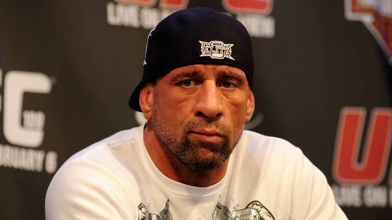 Mark Coleman während einer Pressekonferenz
