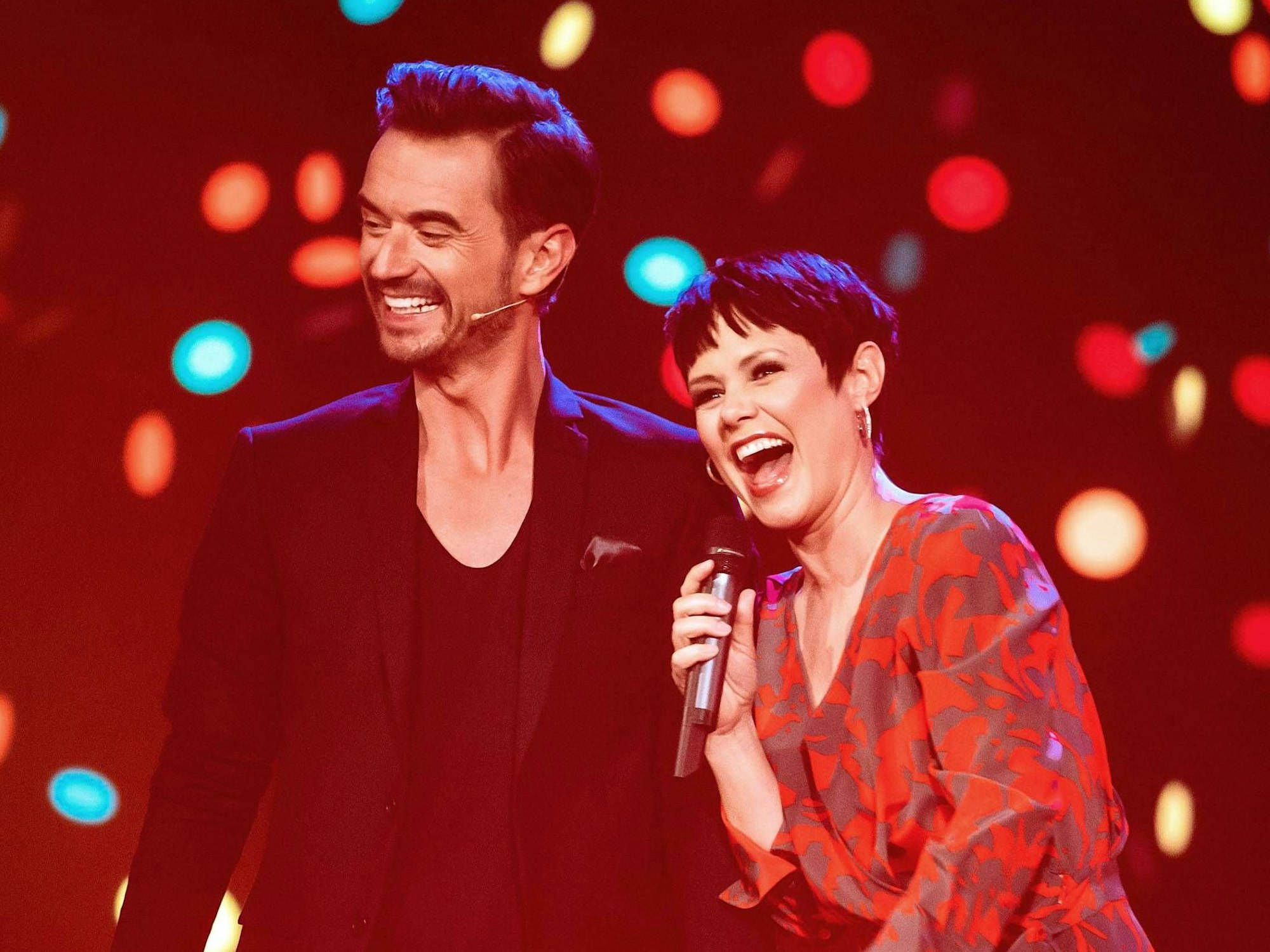 Fernsehmoderator Florian Silbereisen und Sängerin Francine Jordi während der ARD Fernsehshow „Alle singen Kaiser - Das große Schlagerfest“ am 16.03.2019 in Leipzig.