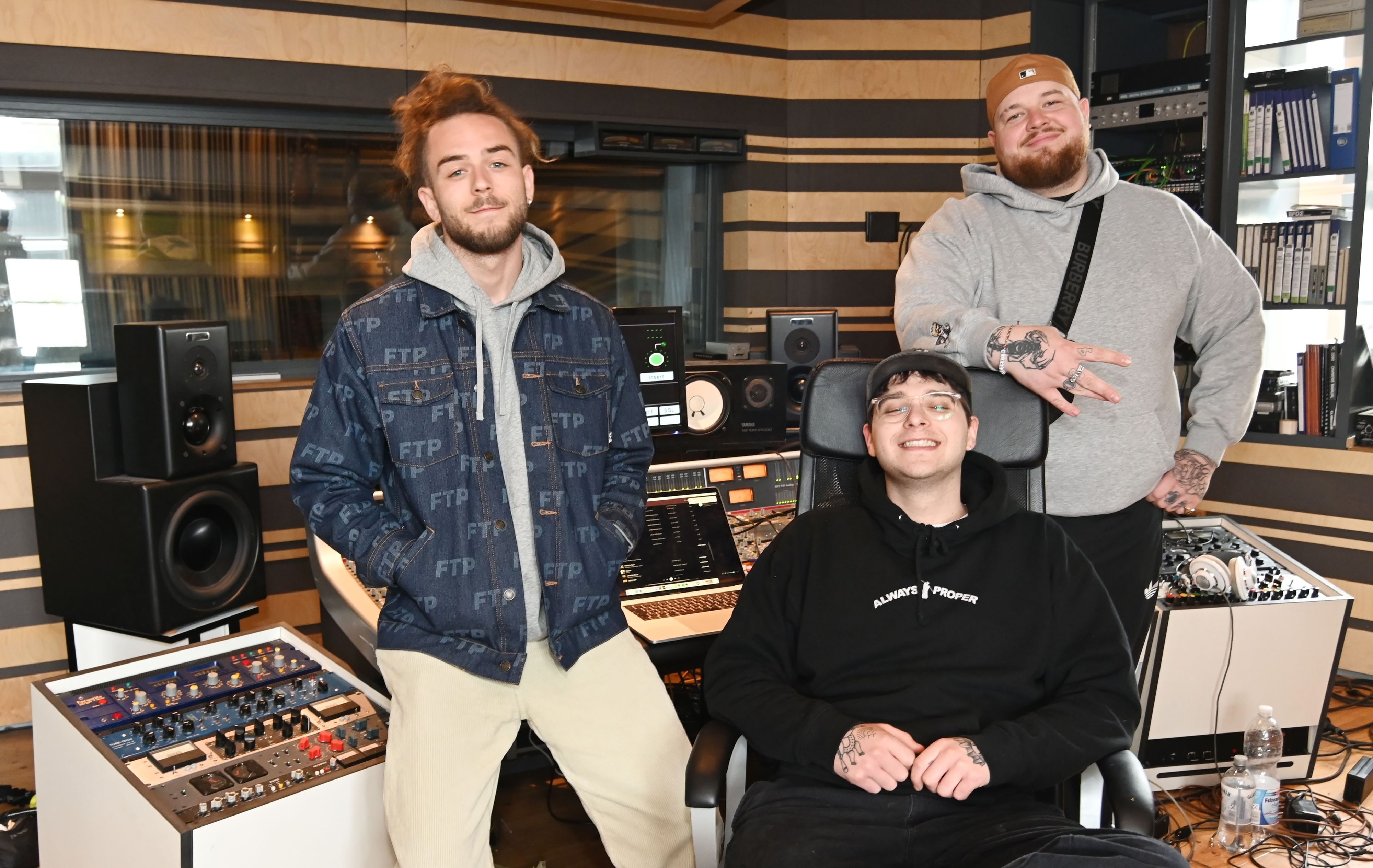 Rapper 9inebro im Studio.