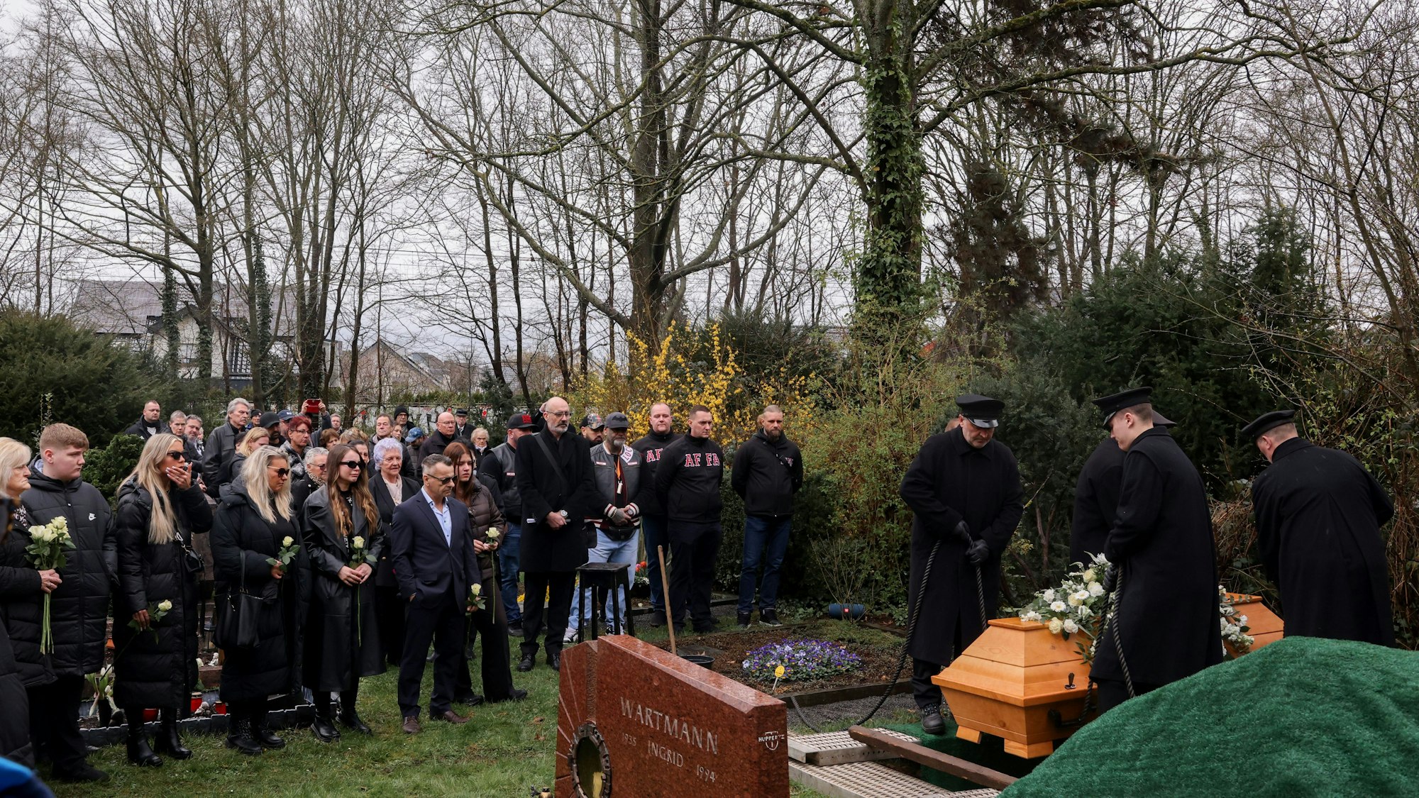 Anton Dumm („Dummse Tünn“) wird auf dem Friedhof in Rath/Heumar beigesetzt.