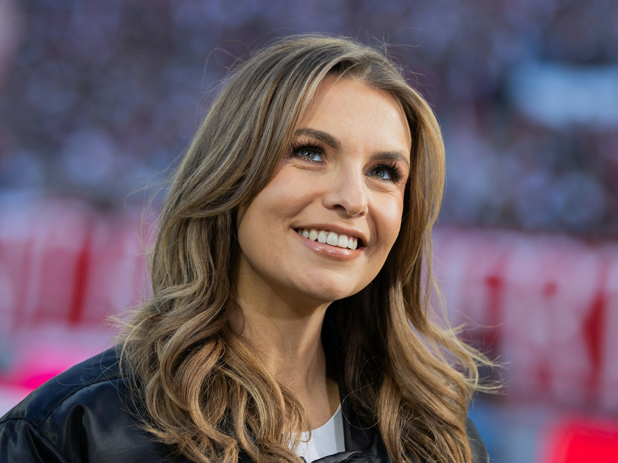 TV-Moderatorin Laura Wontorra mit guter Laune