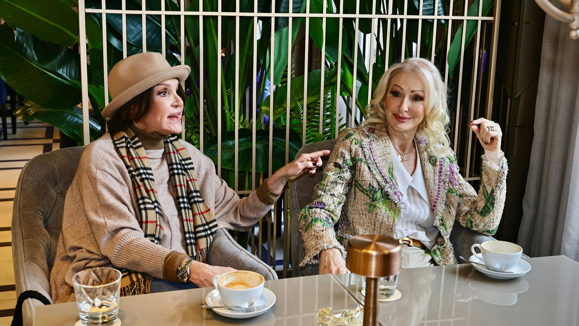 Anouschka Renzi und Desiree Nick Interview mit Nathalie Riahi im Steigenberger Düsseldorf