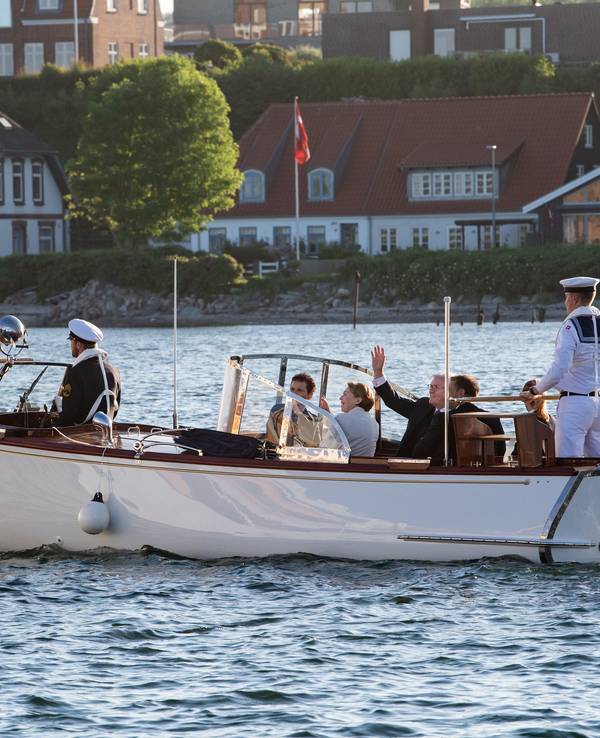 Bundespräsident Frank-Walter Steinmeier und seine Frau Elke Büdenbender fahren mit einer Schaluppe zur königlichen Yacht Dannebrog, die vor Sønderborg (Sonderburg) liegt und auf der ein Abendessen, gegeben von der dänischen Königin, stattfinden wird. Bundespräsident Steinmeier und seine Frau sind anlässlich des 100. Jubiläums der dänisch-deutschen Grenzziehung im Jahr 1920 zu einem zweitägigen Besuch in Dänemark.
