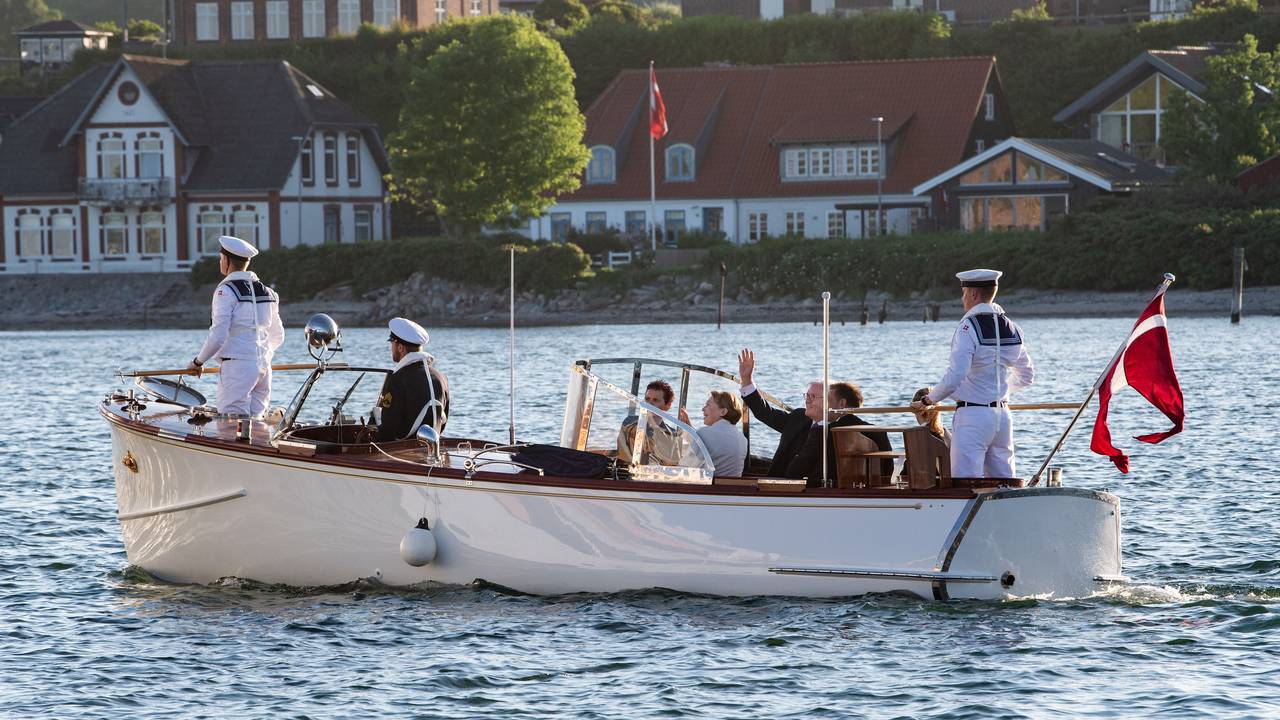 Bundespräsident Frank-Walter Steinmeier und seine Frau Elke Büdenbender fahren mit einer Schaluppe zur königlichen Yacht Dannebrog, die vor Sønderborg (Sonderburg) liegt und auf der ein Abendessen, gegeben von der dänischen Königin, stattfinden wird. Bundespräsident Steinmeier und seine Frau sind anlässlich des 100. Jubiläums der dänisch-deutschen Grenzziehung im Jahr 1920 zu einem zweitägigen Besuch in Dänemark.