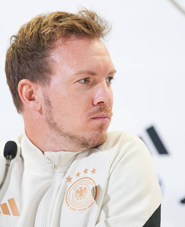 Julian Nagelsmann bei einer Pressekonferenz.