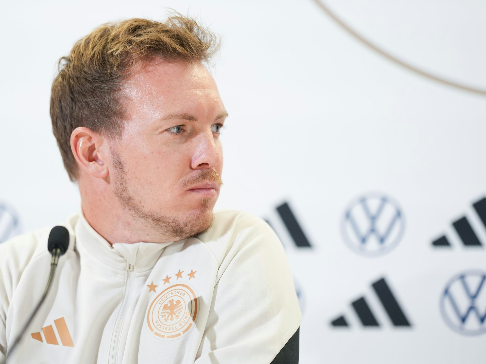 Julian Nagelsmann bei einer Pressekonferenz.
