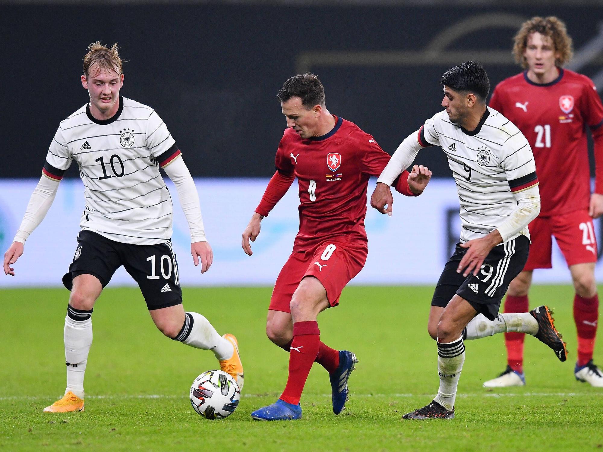 Julian Brandt und Mahmoud Dahoud im DFB-Trikot.