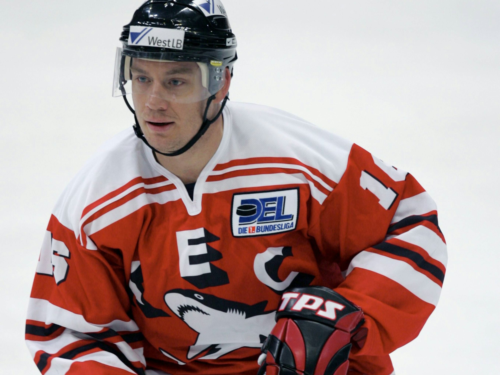 Sean Tallaire am 23. November 2007 im Trikot der Kölner Haie. Am 15. März 2024 kam die Nachricht, dass der Kanadier im Alter von nur 50 Jahren verstorben ist.