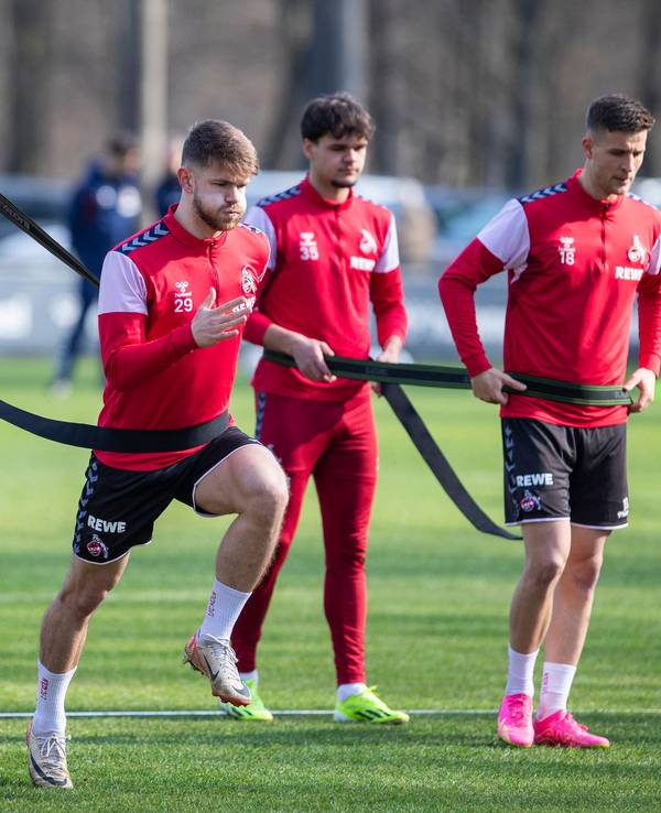 Eric Martel, Jan Thielmann, Max Finkgräfe und Rasmus Carstensen (von links) beim Training des 1. FC Köln.