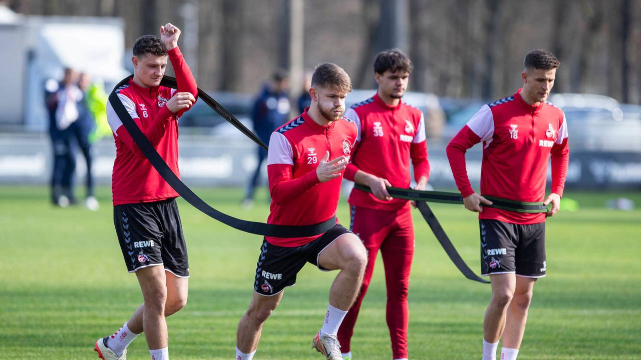 Eric Martel, Jan Thielmann, Max Finkgräfe und Rasmus Carstensen (von links) beim Training des 1. FC Köln.
