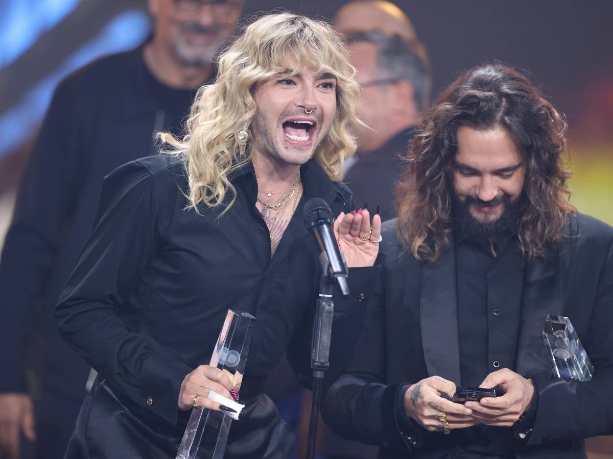 Die Musiker Bill (links) und Tom Kaulitz haben 2023 ihren ersten Deutschen Fernsehpreis erhalten.