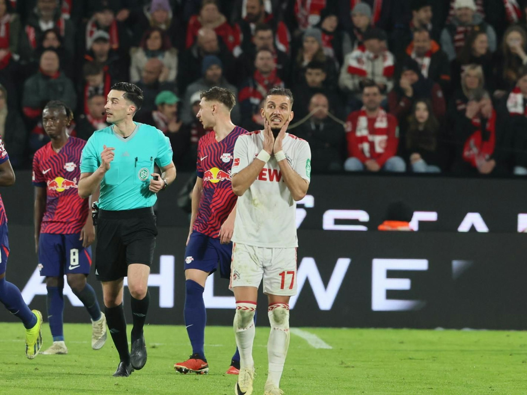 Leart Pacarada während des Spiels gegen RB Leipzig (15. März 2024).