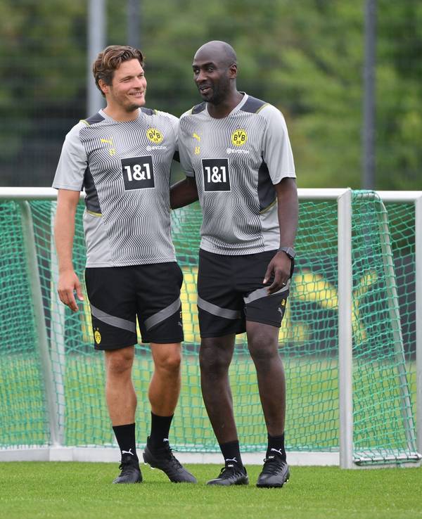Edin Terzic und Otto Addo beim Training von Borussia Dortmund.