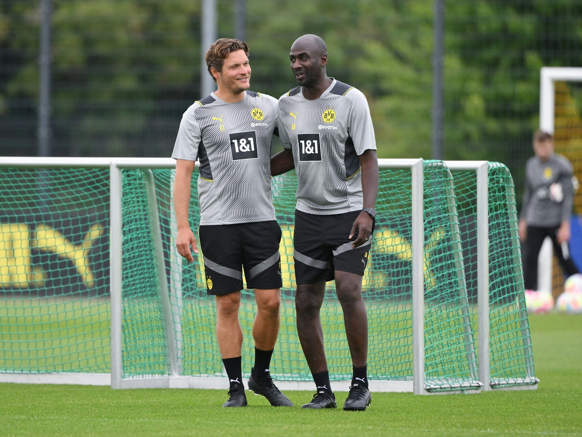 Edin Terzic und Otto Addo beim Training von Borussia Dortmund.